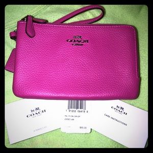 ❤️SOLD❤️Coach Wristlet
